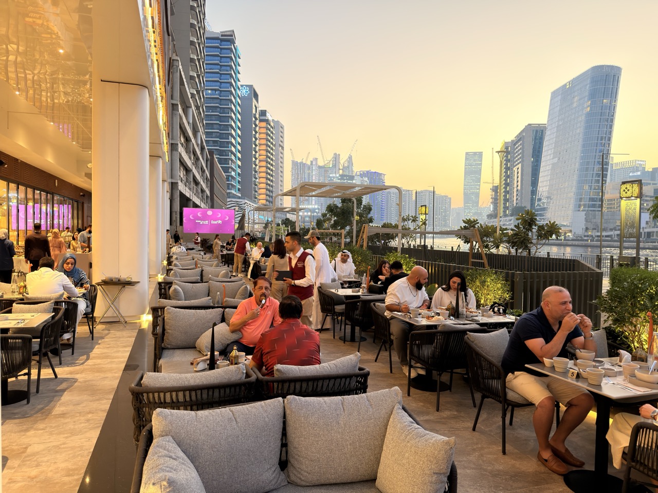 AMOO Interior Dining